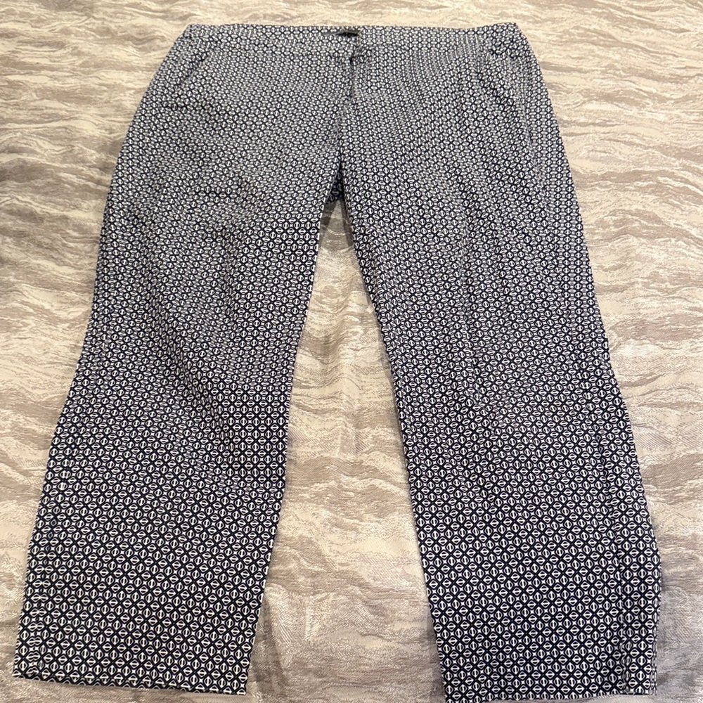 Donna Ricco Navy and White Geometric Ponte Pants (size 10)